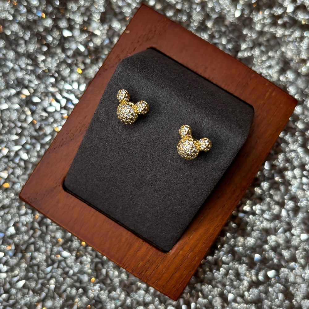 Mouse shaped Gold Stud Earrings NIP - Picture 5 of 7